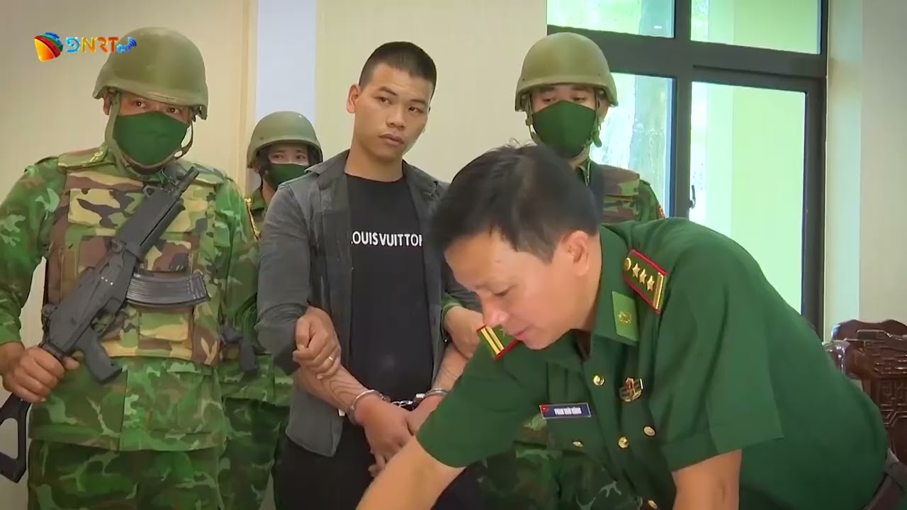 BẮT 2 ĐỐI TƯỢNG VẬN CHUYỂN 24 000 VIÊN MA TÚY QUA BIÊN GIỚI