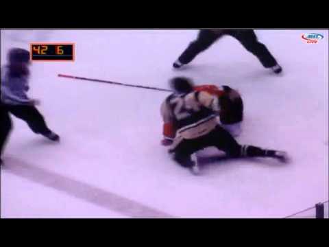 Bobby Farnham vs Ben Holmstrom