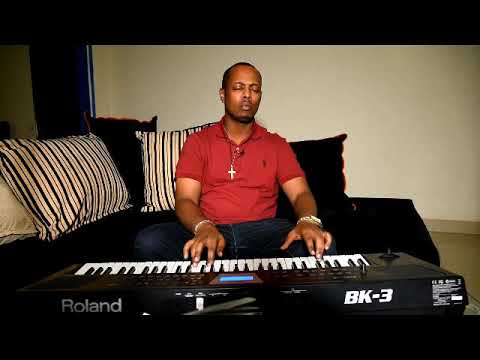 Kizito Mihigo interprète "Umunsi uzatoranya abawe" Traditionnel de l'Eglise