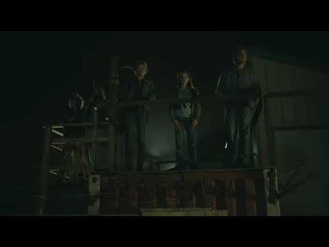Fear The Walking Dead S4E2 - New group arrives in front of stadion