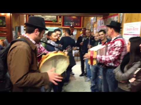 Scanno, pre serenata! L'ing. Pagliari al Banjo!!