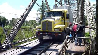 preview picture of video 'Puente Rio Sixaola, Frontera Panama-Costa Rica,Mar Caribe'
