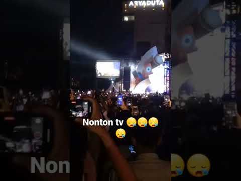 nonton konser di lapangan berasa nonton tv..hiksss #slank #pestarakyatsimpedes