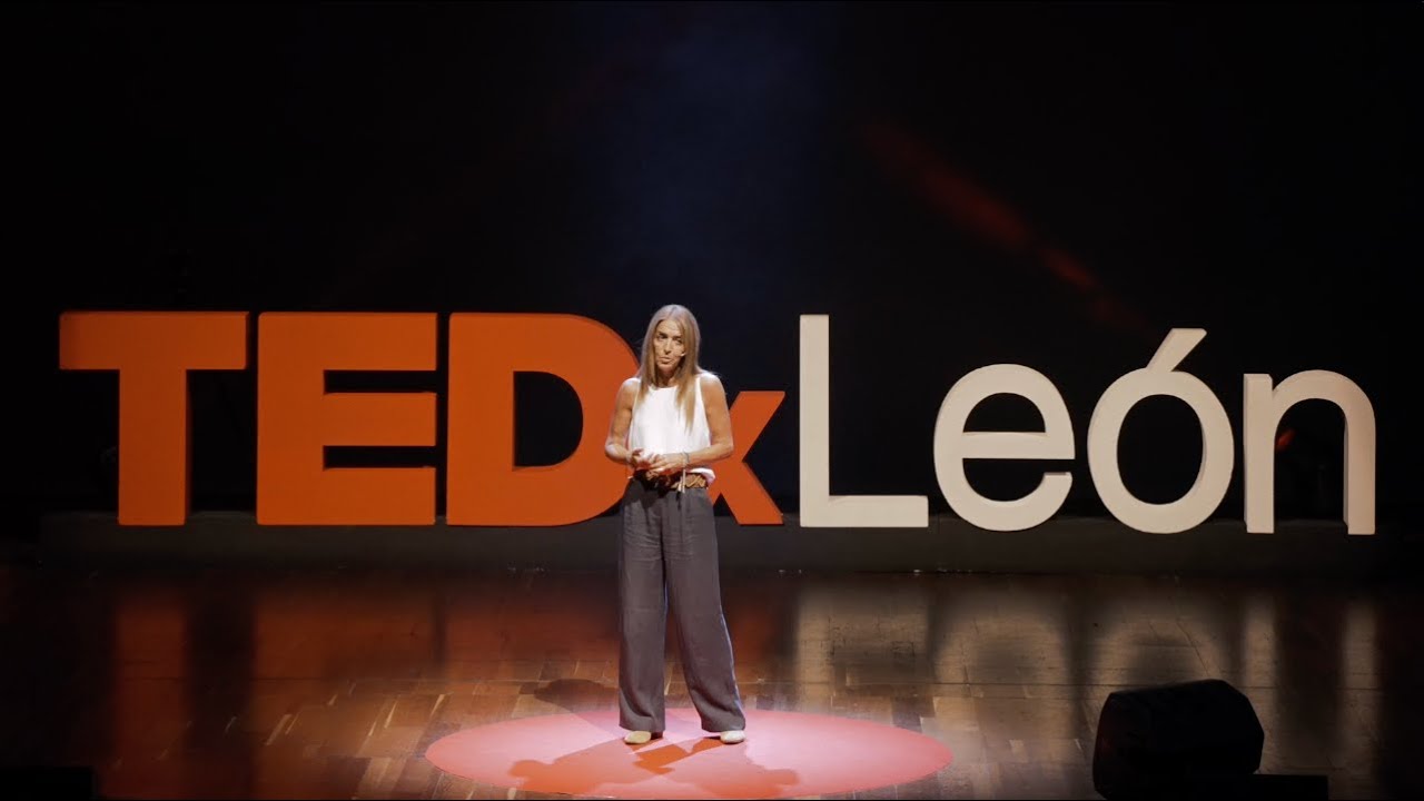 La importancia de ser feliz en la escuela | Pilar Bahamonde | TEDxLeon