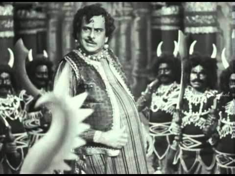 Vedhala Ulagam - Ayyae Ayyae Paarkae Kan Kusuthae Song