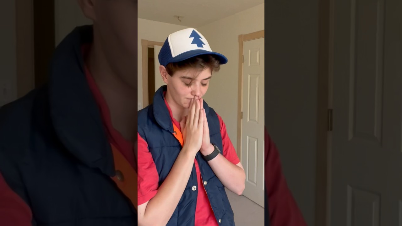 Dipper doesn’t wash his clothes?… #gravityfalls #gravityfallscosplay #dipperpines #cosplay #meme