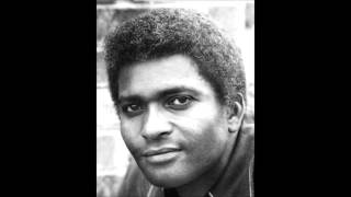 Charley Pride.... Blue Eyes Crying in the Rain.wmv