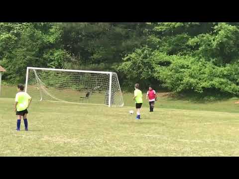 Kid Accidentally Hits Opponent's Head While Taking a Goal Kick - 1034721