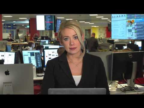 Tre förda till sjukhus efter krock