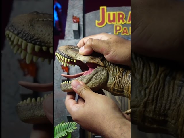 Vídeo relacionado con Mattel Jurassic World Colección Hammond Driosaurio Figura de acción de Dinosaurio, diseño de Primera Calidad con Ojos realistas, 17 Puntos de articulación y mandíbula Intercambiable, JKM92