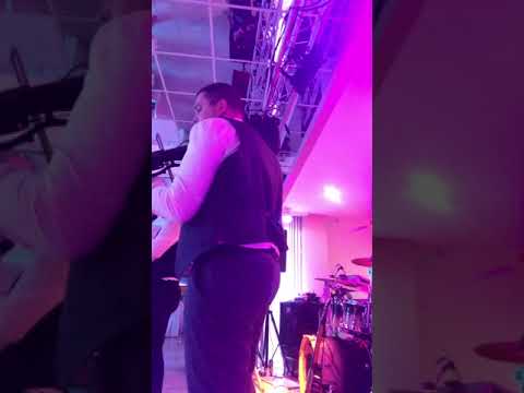 Djevojka sa cardas nogama🎻