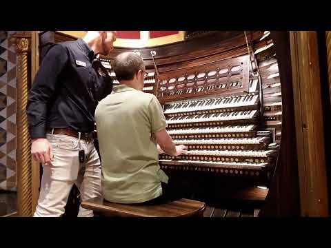 Abide with Me on the World's Largest Pipe Organ!