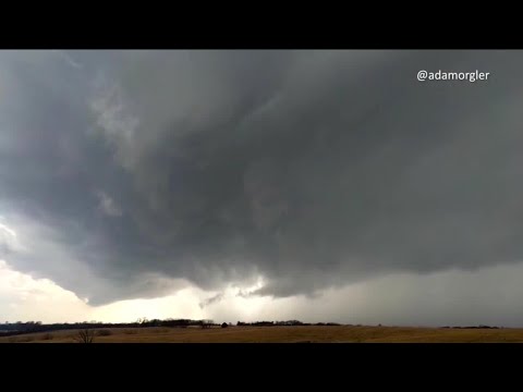 6 dead as large tornado roars through central Iowa