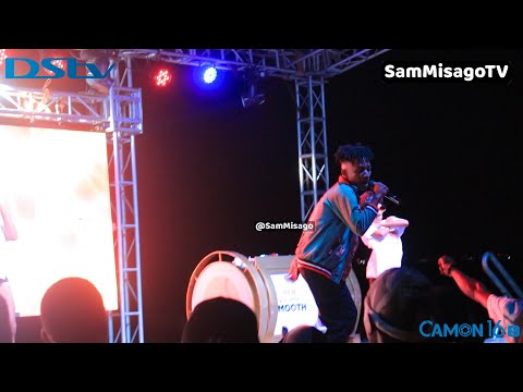 BALAA!! TAZAMA MSANII WA SHILOLE RONZE ALIVYOWAKOSHA WANACHUO, SHABIKI AMVAMIA JUKWAANI KUCHEZA NAE