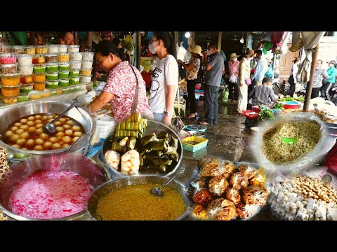 Well Known of yummy Cambodian Traditional cake and dessert at Phsar Chen, fresh water green n more
