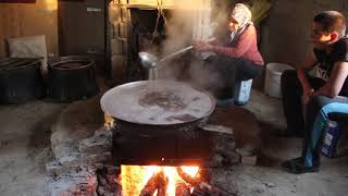 Toroslarda Geleneksel Üzüm Pekmezi kaynatılıyor