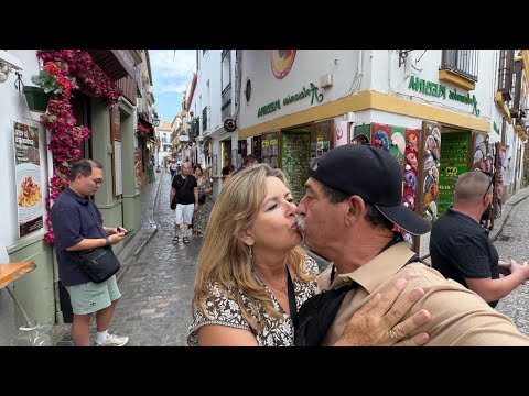 De Paseo Por Las Calles De Córdoba España 