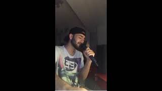 Agoney cantando &quot;Je suis venu te dire que je m&#39;en vais&quot; en el directo de instagram