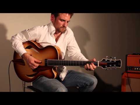 Pierre Bertrand - Archtop - Guitares au Beffroi 2014 par Brice Delage