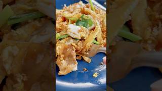 タイのパタヤで見つけたローカル食堂。何を食べても最大60バーツで、味が本当に美味しい。大満足のタイ料理が食べられます。#タイ料理 #海外一人旅 #パタヤ #パタヤ旅行 #shorts #ベルトラ