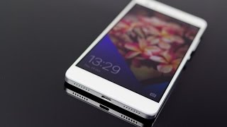 Video thumbnail for Honor 7 review: Another phone with outstanding specs for the price by Tech Advisor