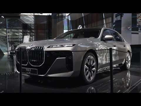 2023 BMW 7 Series M750e - Interior, Sound and Exterior in detail