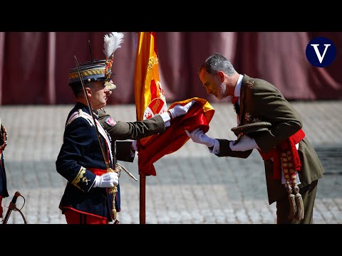 King Felipe VI swears the flag again with Princess Leonor as a witness