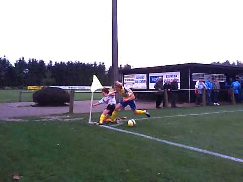 U14 Lokeren hoekschopvlag geramd door Tars in Westerlo-Lokeren 091121 PICT0018.AVI