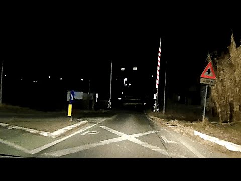 Dal passaggio a livello Castelnuovo Calcea al PL Agliano (AT) in notturna #passaggioalivello #踏み切り り