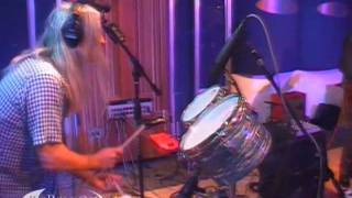 AM and Shawn Lee performing "Dark Into Light" on KCRW