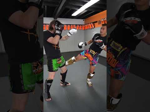 How to Control your opponent! 1 Min #MuayThai Tutorials #shorts