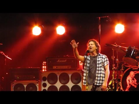 Pearl Jam: Red Mosquito [HD] 2010-05-17 - Boston, MA