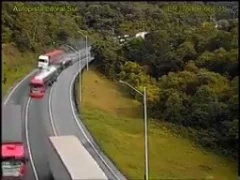 Olha que esse motorista de caminhão fez para salvar a vida do seu amigo na descida da serra de Curit
