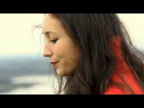 Amélie-les-Crayons - Tout de Nous (clip officiel)