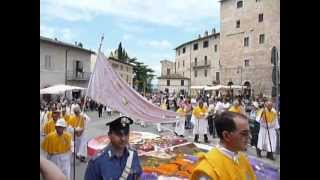 preview picture of video 'SPELLO PROCESSIONE CORPUS DOMINI'