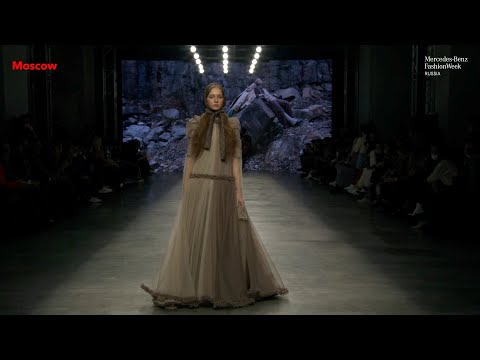 Sasha Gapanovich Spring/Summer 2022 Runway | Mercedes-Benz Fashion Week Russia | VRAI Magazine