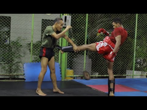 Muay Thai Sparring For Technique and IQ - Bangkok Thailand