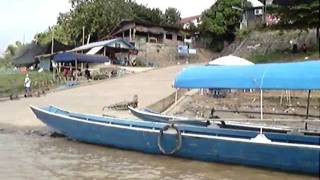 preview picture of video 'Complete border passing boat trip from Huay Xai, Laos to Chiangkhong, Thailand'
