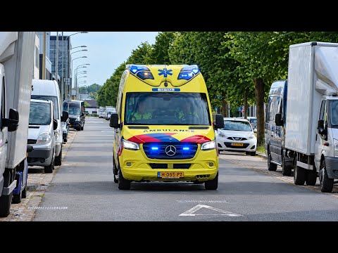 27X Ambulance van Witte Kruis post Mangaanstraat met spoed naar en van meldingen in Den Haag