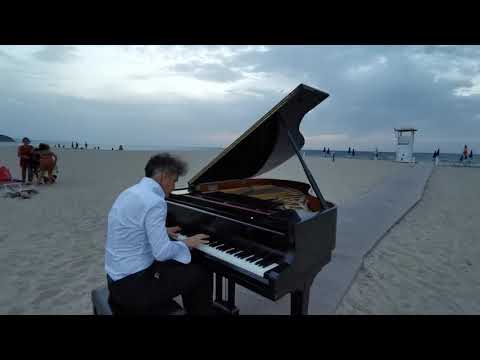 "IL PIANISTA FUORI POSTO" PAOLO ZANARELLA A SORPRESA SULLA SPIAGGIA PLAGEMESU A GONNESA 14.09.2022