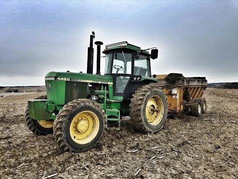 Loading and Spreading Manure! - Kuhn Knight 8118