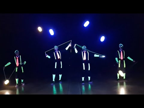 Supernova - jonglerie lumineuse de haut vol - trailer version quatuor