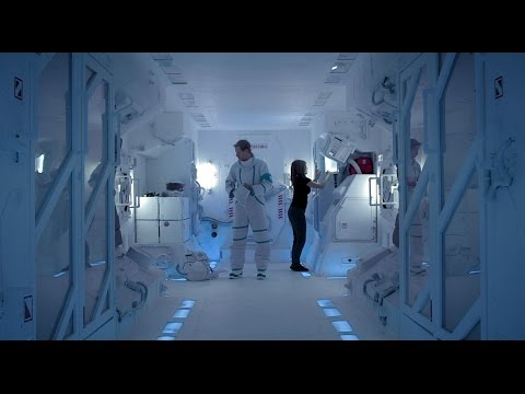 ISS の映画: 宇宙飛行士は宇宙で映画をこうやって見る