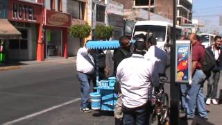 le decomisan su carrito de frutas a vendedor ambulante en irapuato