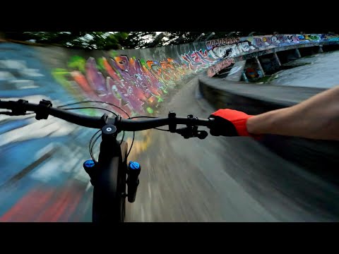 Olympic '84 Bobsled Trebevic - Sarajevo: HUGE CRASH 🤯🤯🤯