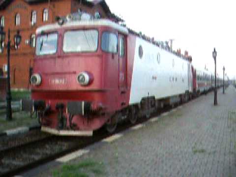 Tren R651 Bucuresti Nord - Suceava Nord cu 41-0001-2  pleaca din Suceava