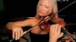 Violinist Linda Lampenius Brava