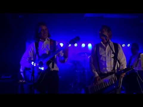 Gandalf and the Hobbits Live @Cologne LUXOR – Lazy Song