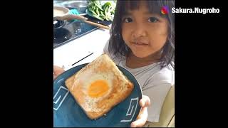 Download lagu Masak Roti Telur Bareng Sakura Chan | Anak Anak Pasti Suka Enak Banget mp3