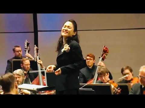 Han-Na Chang conducts Dvořák 9 “from the New World”